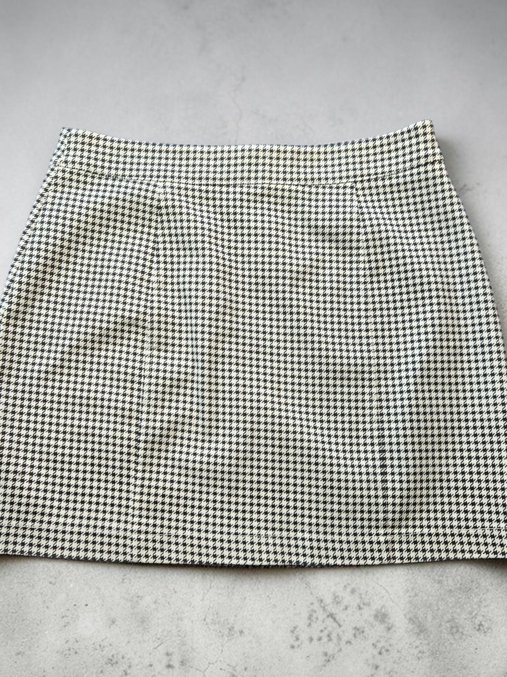 Forever 21 Black and White Houndstooth Mini Skirt